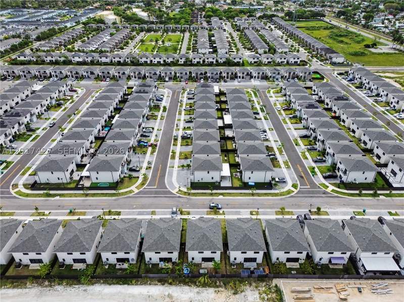 5 bedroom Townhouse at 227 NW 13th Pl, Alba, Florida City — photo 5