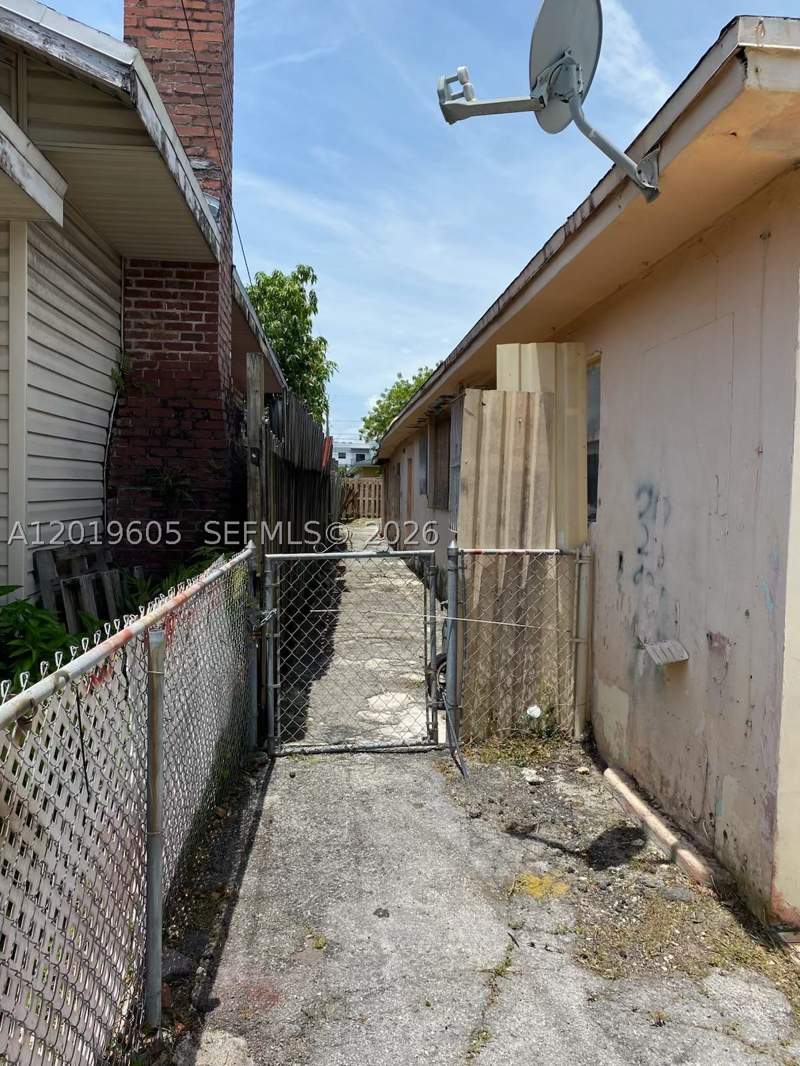 2 bedroom SingleFamilyResidence at 2640 NW 23rd Ct, Westhaven, Miami — photo 5
