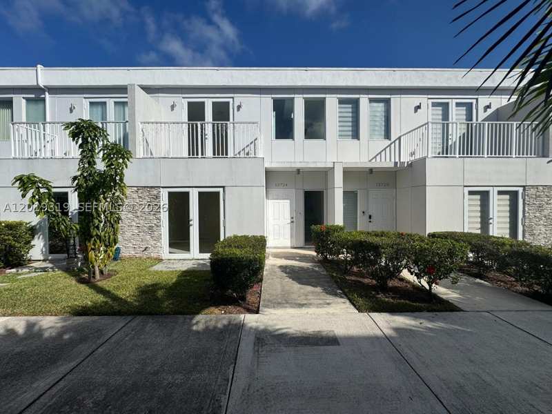4 bedroom Townhouse at 13724 SW 259th St, Vittoria Gardens, Homestead — photo 1