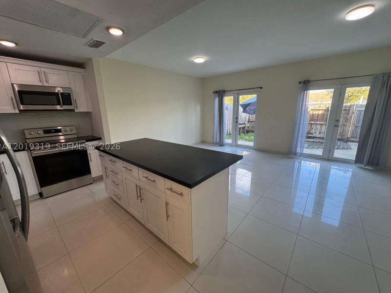 4 bedroom Townhouse at 13724 SW 259th St, Vittoria Gardens, Homestead — photo 2