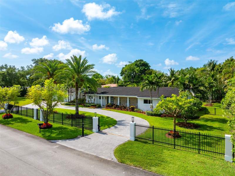 6 bedroom SingleFamilyResidence at 7750 SW 122nd St, Palmetto Court, Pinecrest — photo 2