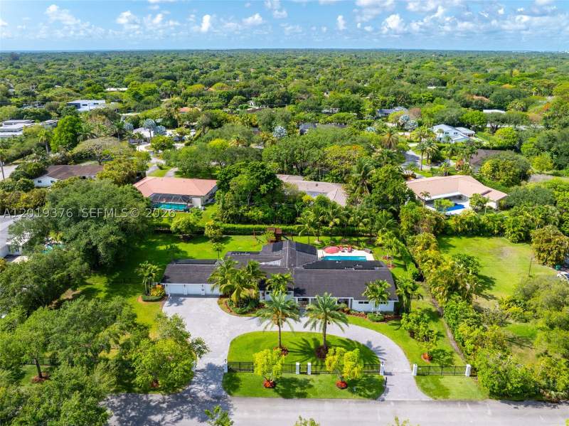 6 bedroom SingleFamilyResidence at 7750 SW 122nd St, Palmetto Court, Pinecrest — photo 3