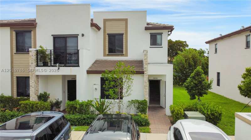 3 bedroom Villa at 21035 NE 8th Ave, Via Ventura Neighborhood, Miami — photo 1