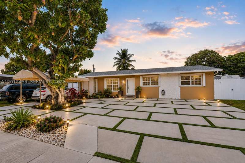 5 bedroom SingleFamilyResidence at 15725 SW 102nd Pl, Fairway Park Sec 6, Miami — photo 1