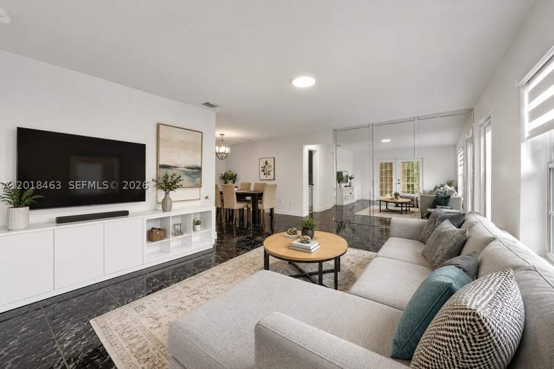 5 bedroom SingleFamilyResidence at 15725 SW 102nd Pl, Fairway Park Sec 6, Miami — photo 2