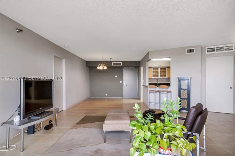 1 bedroom Condominium at 3300 NE 191st St Lp04, Parc Central, Aventura — photo 2