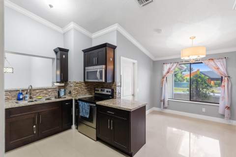 9315 SW 170th Lane, Palmetto Bay FL - photo 16 of 47
