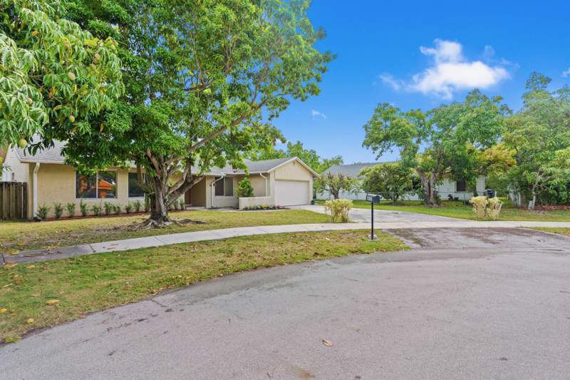 3 bedroom SingleFamilyResidence at 9315 SW 170th Lane, Harriel Estates, Palmetto Bay — photo 2