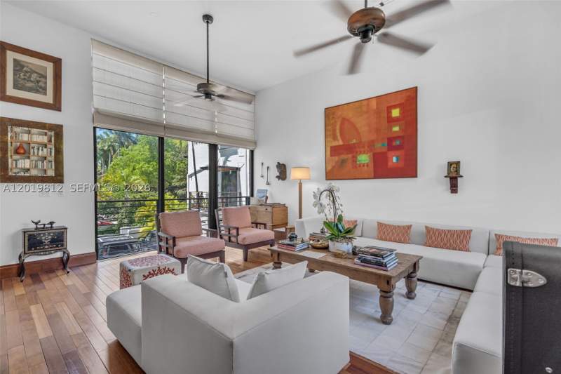 4 bedroom Townhouse at 209 E Enid Dr 36, Gdns Of Key Bisc-Alhambra, Key Biscayne — photo 2
