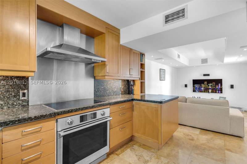 4 bedroom Townhouse at 209 E Enid Dr 36, Gdns Of Key Bisc-Alhambra, Key Biscayne — photo 3