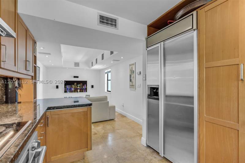 4 bedroom Townhouse at 209 E Enid Dr 36, Gdns Of Key Bisc-Alhambra, Key Biscayne — photo 4