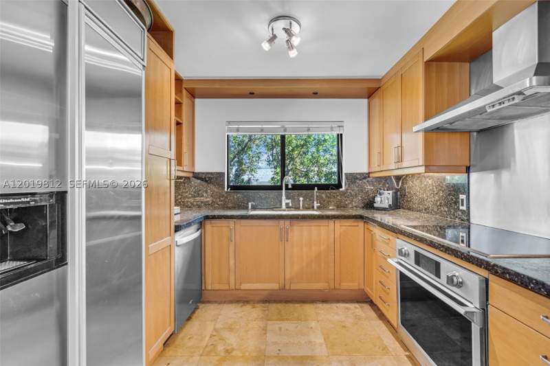 4 bedroom Townhouse at 209 E Enid Dr 36, Gdns Of Key Bisc-Alhambra, Key Biscayne — photo 5