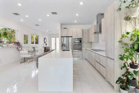 2920 SW 25th Ter B, Miami FL - photo 10 of 25