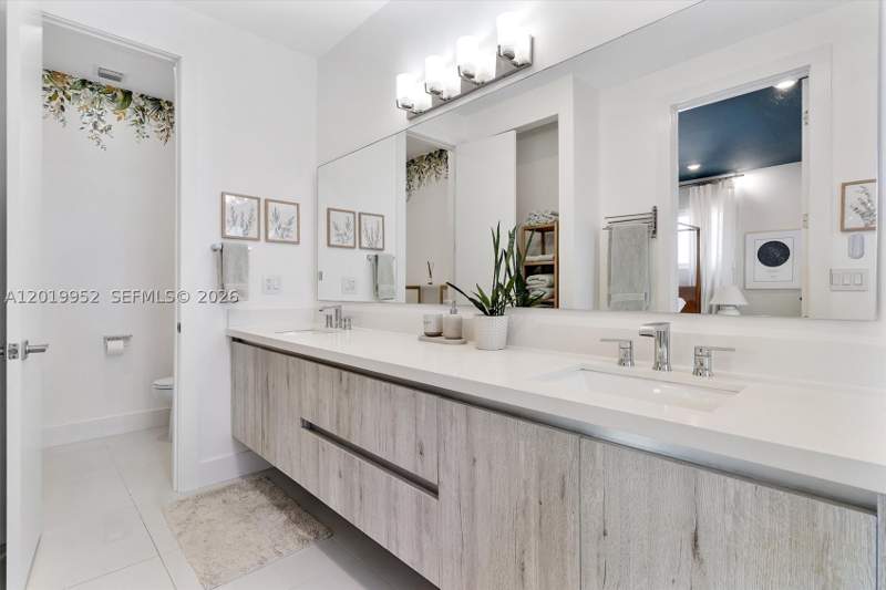 3 bedroom Townhouse at 2920 SW 25th Ter B, 2920 SW 25th Terrace Cond, Miami — photo 4