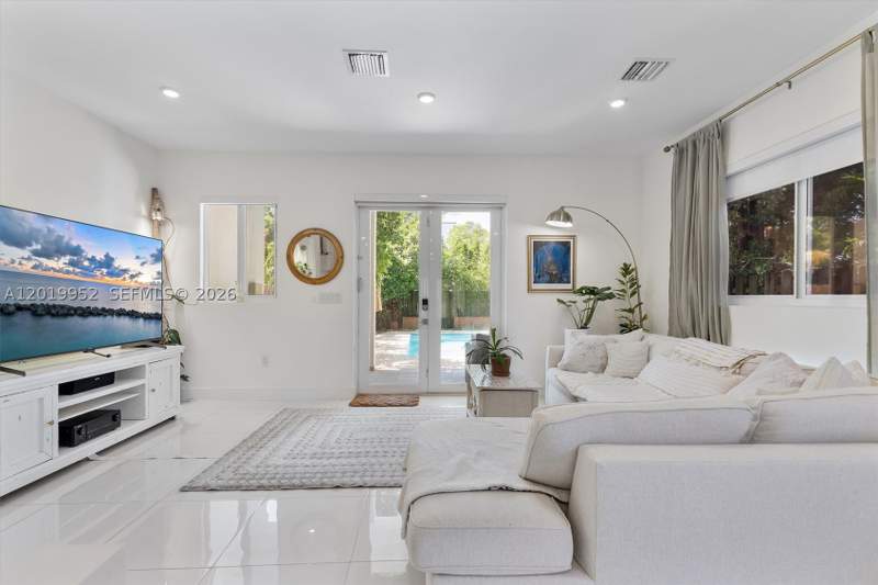 3 bedroom Townhouse at 2920 SW 25th Ter B, 2920 SW 25th Terrace Cond, Miami — photo 5