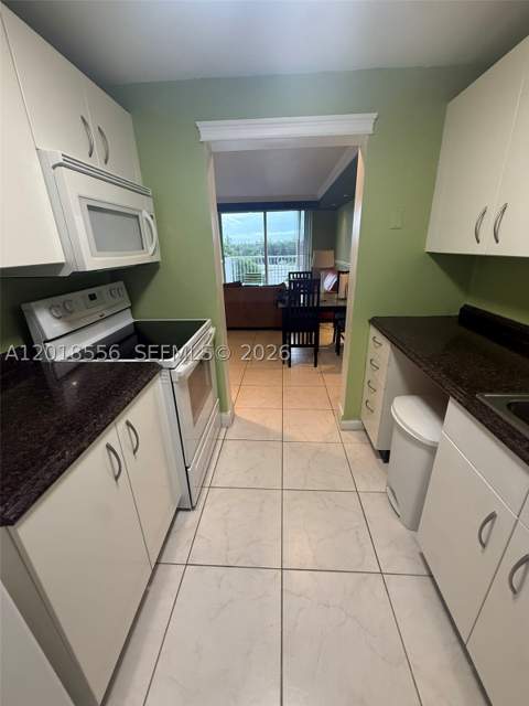 2020 NE 135th St 503, North Miami FL - photo 8 of 24