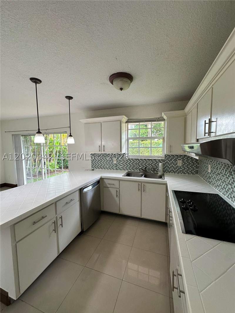 4 bedroom SingleFamilyResidence at 10120 SW 127th Ave, Calusa Club Estates 6th A, Miami — photo 3