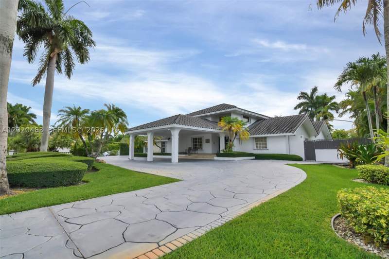 6 bedroom SingleFamilyResidence at 3401 SW 129th Ave, J G Heads Farms Unit A, Miami — photo 2