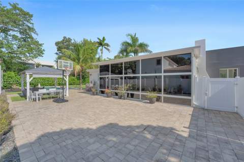 11144 NE 8th Ct, Biscayne Park FL - photo 8 of 45