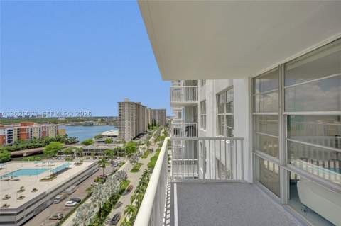 231 174th St 1611, Sunny Isles Beach FL - photo 24 of 36