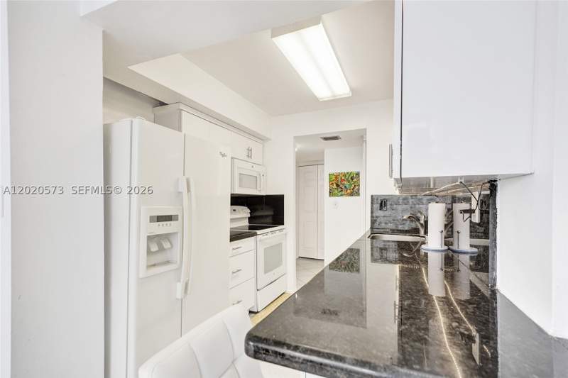1 bedroom Condominium at 231 174th St 1611, Winston Towers 400 Condo, Sunny Isles Beach — photo 3