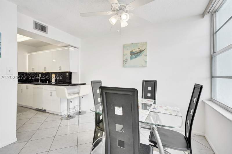 1 bedroom Condominium at 231 174th St 1611, Winston Towers 400 Condo, Sunny Isles Beach — photo 4