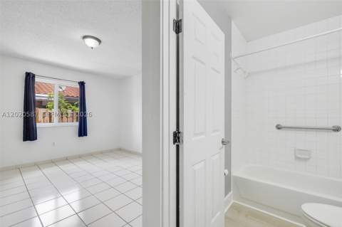 8423 SW 209th St, Cutler Bay FL - photo 10 of 24
