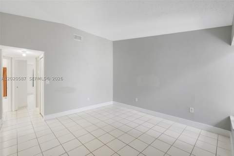 8423 SW 209th St, Cutler Bay FL - photo 7 of 24