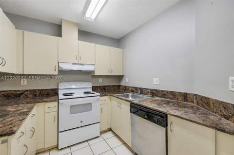 8423 SW 209th St, Cutler Bay FL - photo 8 of 24