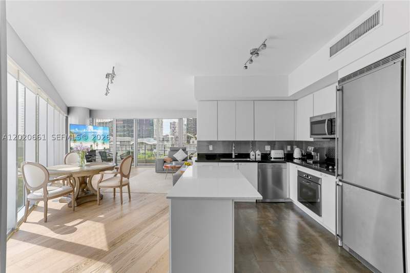 3 bedroom Condominium at 92 SW 3rd St 1201, Mint Condo, Miami — photo 3