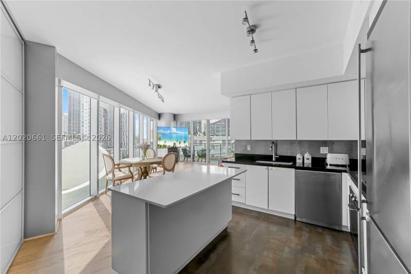 3 bedroom Condominium at 92 SW 3rd St 1201, Mint Condo, Miami — photo 4