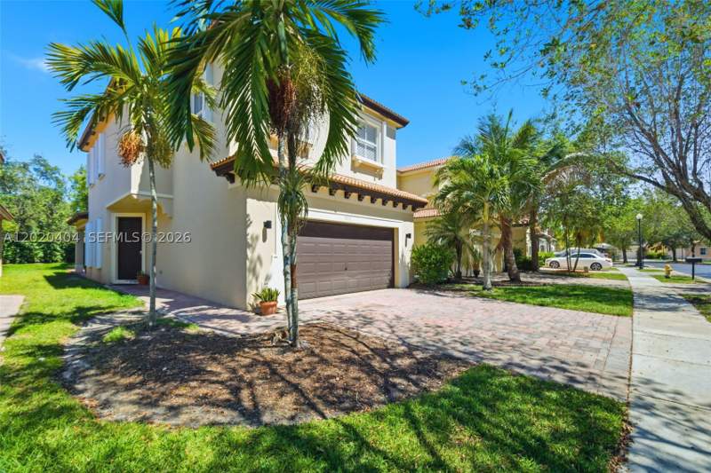 4 bedroom SingleFamilyResidence at 977 NE 37th Pl, Portofino Pointe, Homestead — photo 2
