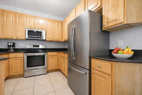 977 NE 37th Pl, Homestead FL - photo 9 of 31