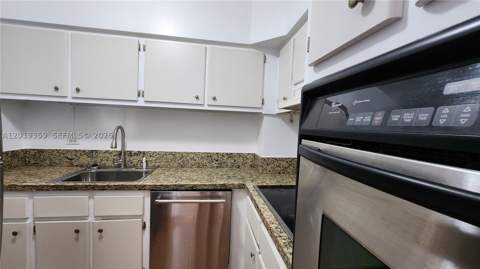 7441 Wayne 8-O, Miami Beach FL - photo 13 of 31
