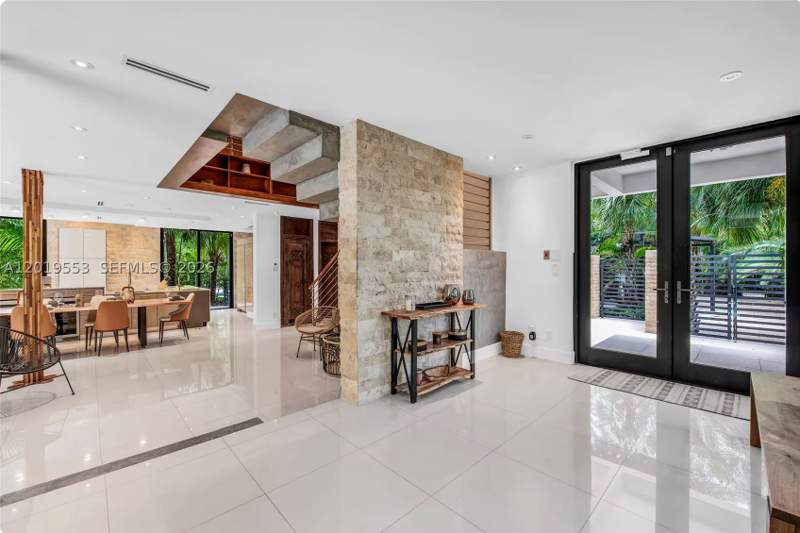 5 bedroom SingleFamilyResidence at 994-990 NE 78th, Shorecrest, Miami — photo 2