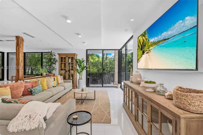 5 bedroom SingleFamilyResidence at 994-990 NE 78th, Shorecrest, Miami — photo 4