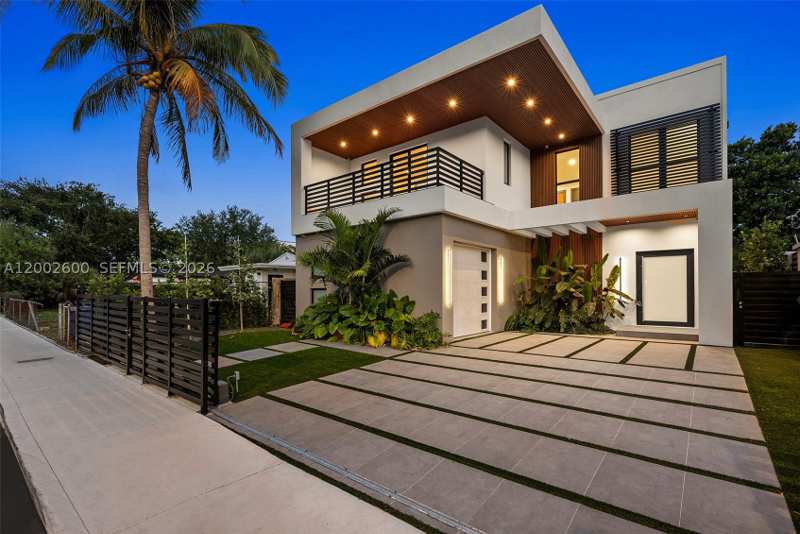 5 bedroom SingleFamilyResidence at 260 NW 47th St, Buena Vista Heights Exten, Miami — photo 1