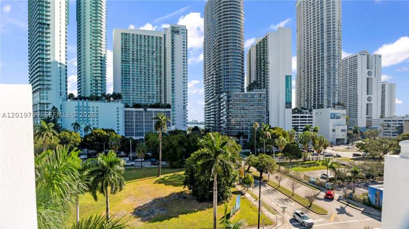 1 bedroom Condominium at 275 NE 18th st 1606, 1800 Biscayne Plaza Condo, Miami — photo 2