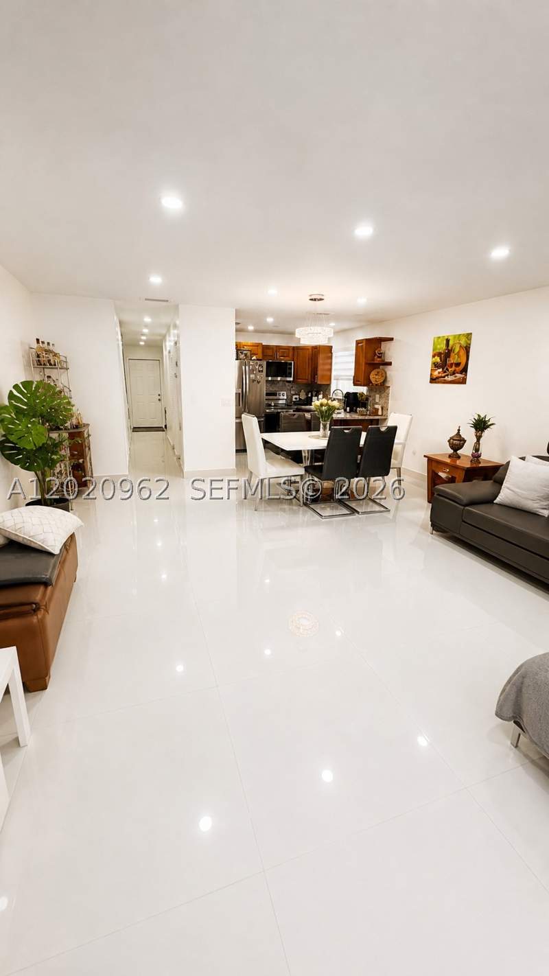 3 bedroom Townhouse at 401 SW 109th Ave 14, El Polo Condo, Miami — photo 2