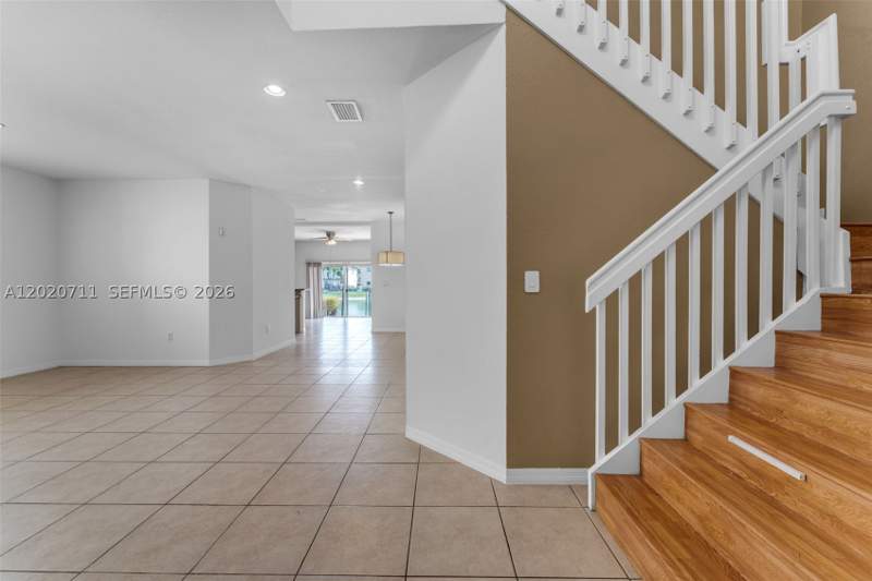 4 bedroom SingleFamilyResidence at 11318 NW 44th Ter, Balmoral Sub Phase II, Doral — photo 5