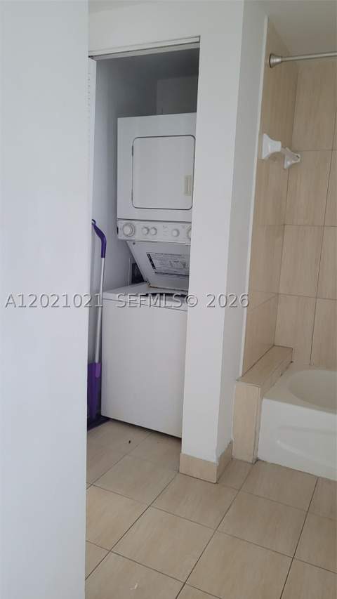 1750 N Bayshore Dr 3311, Miami FL - photo 10 of 14