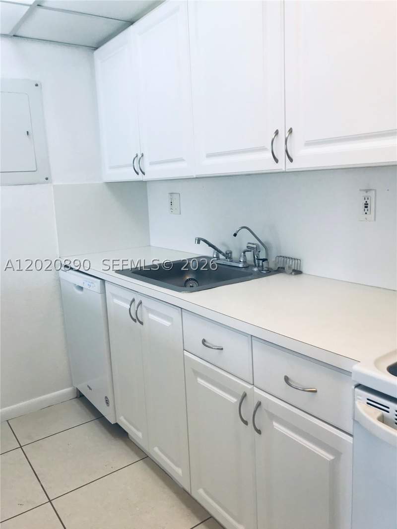 2 bedroom Condominium at 17600 NW 68th Ave B3006, Lakeview Gardens At Miami, Hialeah — photo 5