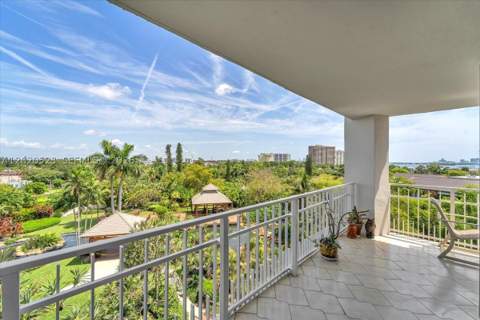 1000 Quayside Ter 701, Miami FL - photo 14 of 63