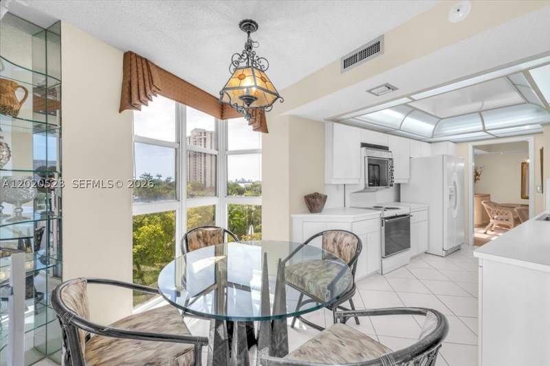3 bedroom Condominium at 1000 Quayside Ter 701, Towers Of Quayside Condo, Miami — photo 2