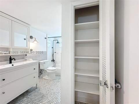 7133 Bay Dr 705, Miami Beach FL - photo 11 of 38