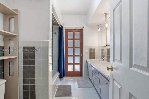 8495 SW 160th St, Palmetto Bay FL - photo 10 of 17