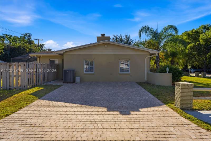 4 bedroom SingleFamilyResidence at 8495 SW 160th St, Southwood, Palmetto Bay — photo 2