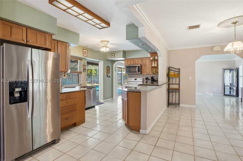 4 bedroom SingleFamilyResidence at 8495 SW 160th St, Southwood, Palmetto Bay — photo 4