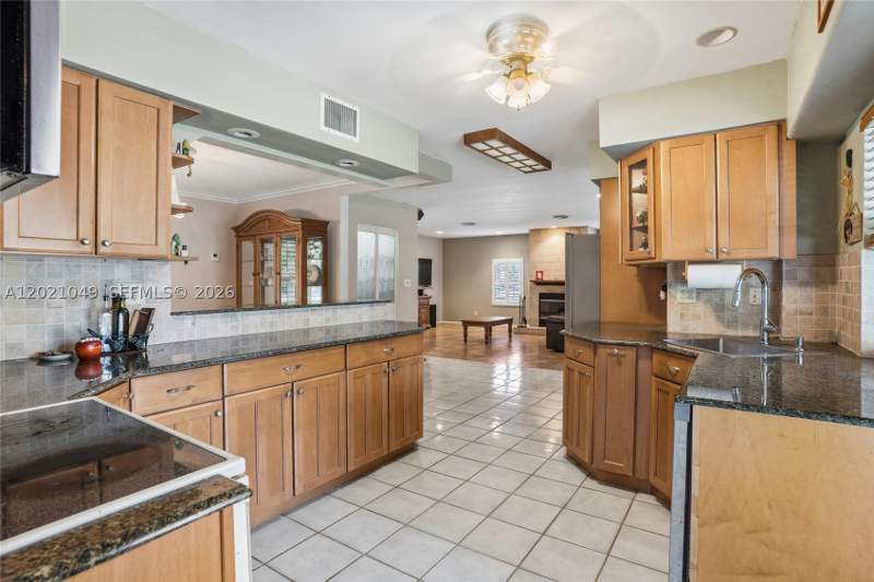 4 bedroom SingleFamilyResidence at 8495 SW 160th St, Southwood, Palmetto Bay — photo 5