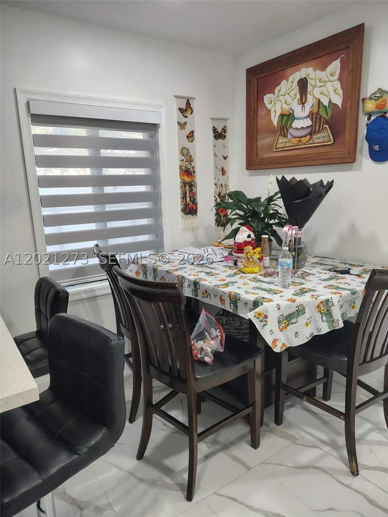 3 bedroom SingleFamilyResidence at 320 NW 2nd St, Town Of Florida City, Florida City — photo 4